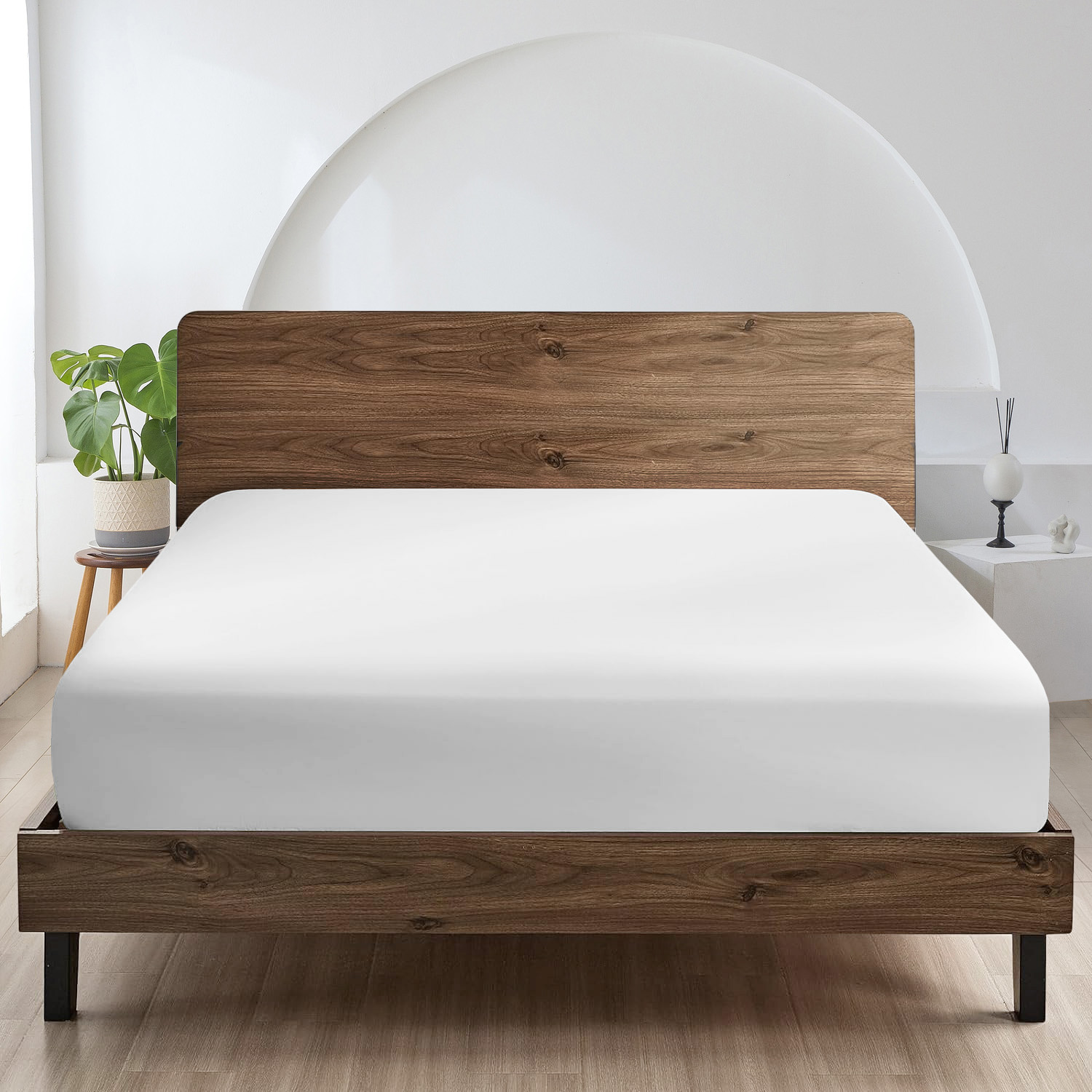 Fitted sheet on a bed, Decorza percale range